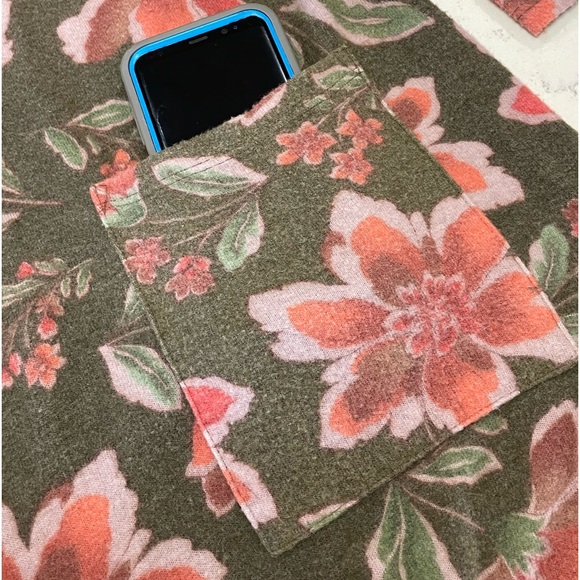 LuLaRoe Sarah Cardigan, Pretty Floral Design, Soft & Flowy, With Pockets - Picture 4 of 5